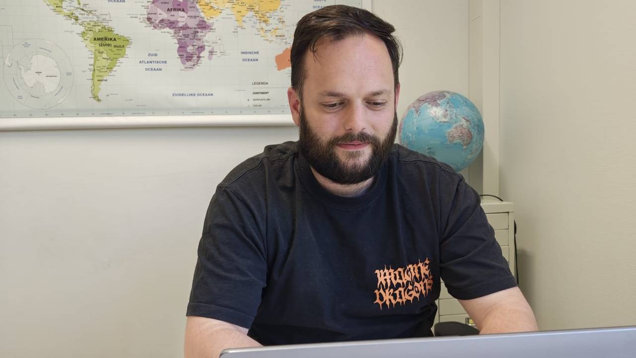 Sander Neilen krijgt hulp van AI tijdens het nakijken van toetsen (foto: Sander Neilen).