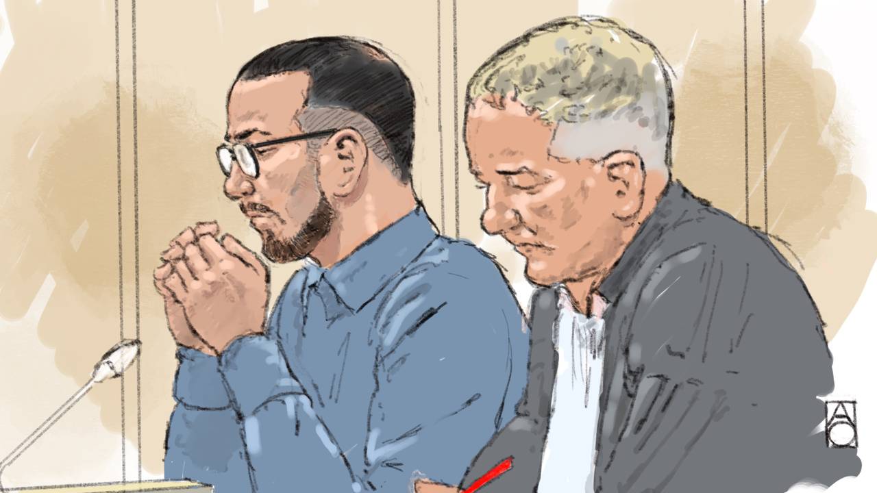 Kevin B. (links) verdachte in sextortionzaak met advocaat (foto: rechtbanktekening Aloys Oosterwijk/ANP)