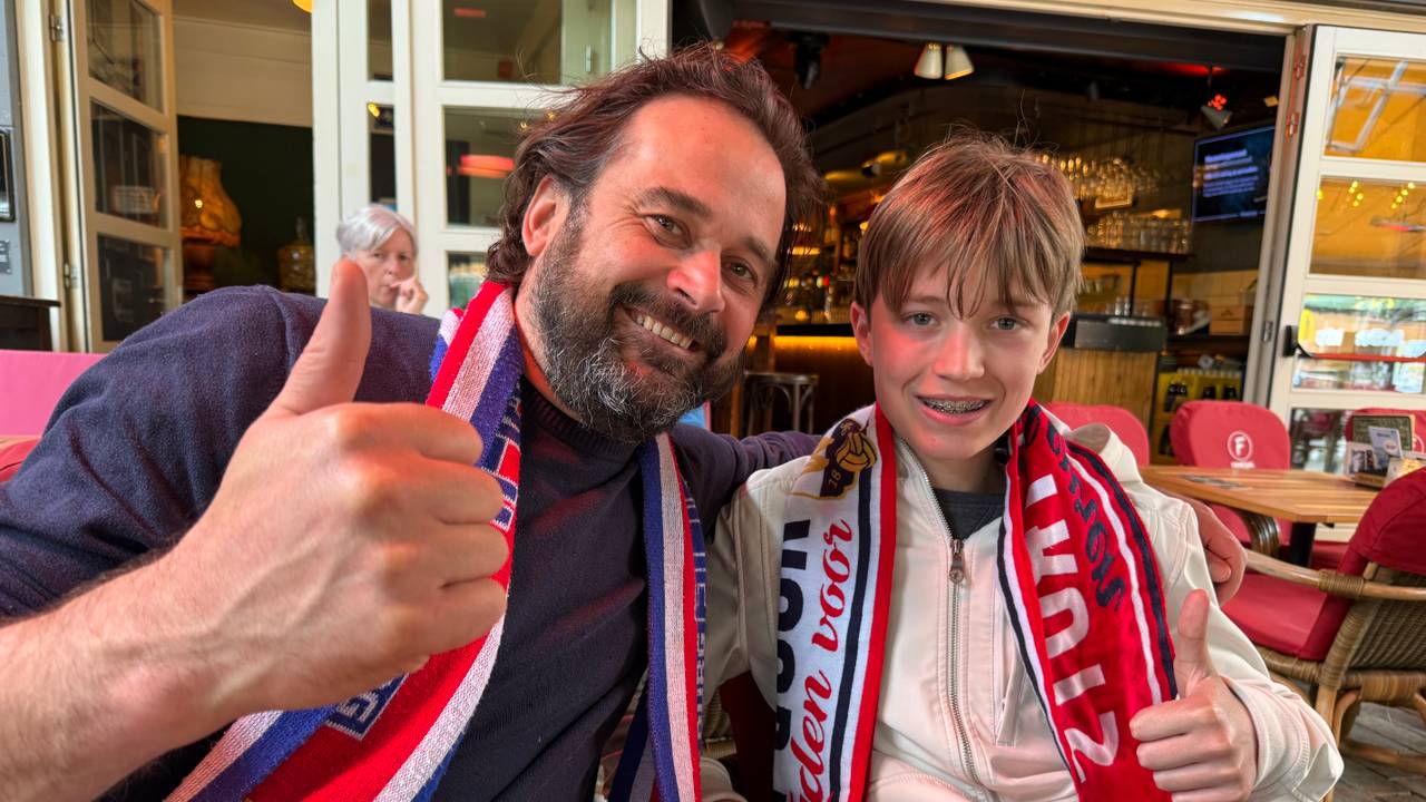 Vader neemt zoon mee naar de playoffs (foto: Jan Peels).
