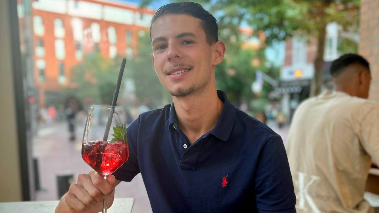 Peelé geniet van het leven, nadat hij in zijn jeugd veel meemaakte (Privéfoto).