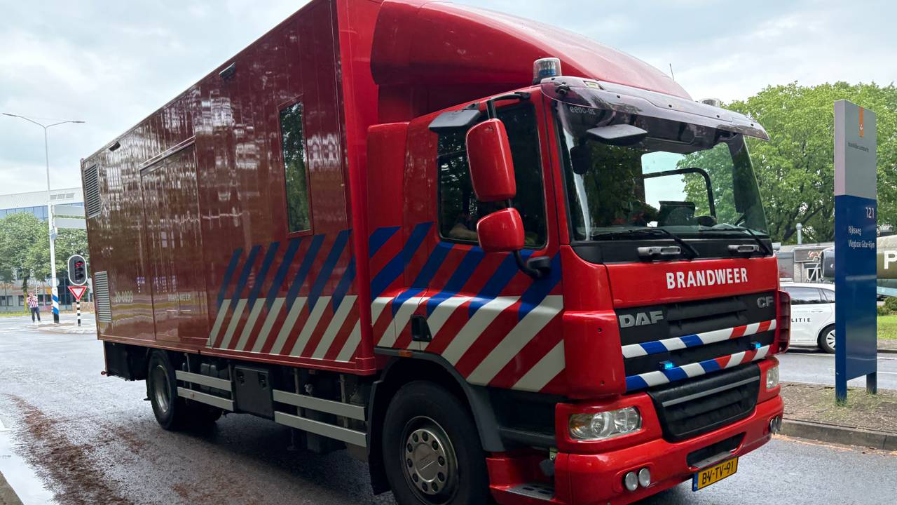 Er is ook een commandowagen van de brandweer het terrein opgereden (foto: Jan Waalen)
