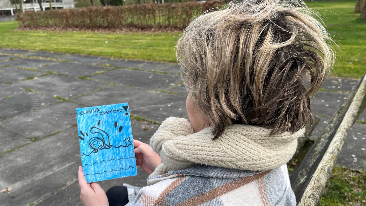 Anja schreef niet alleen een schrift voor de politie, maar schreef ook samen met Mara* een boek voor hun eigen verwerking (foto: Omroep Brabant).
