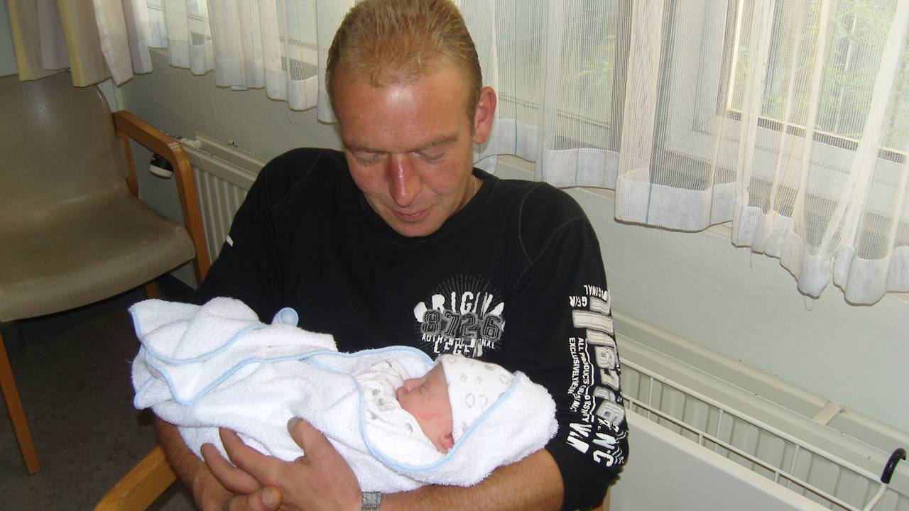 Noëlla's overleden man Fons met dochtertje Femke (eigen foto).