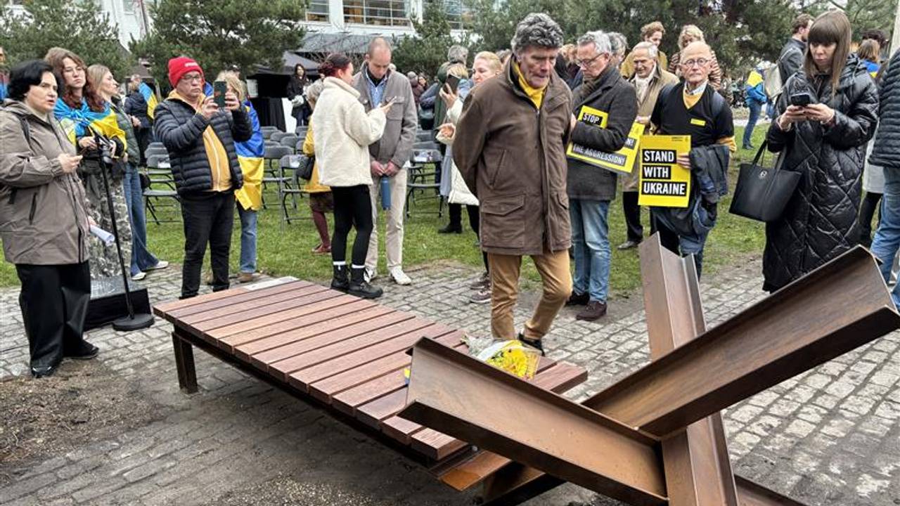 Onthulling van het Monument Oekraïne in Eindhoven, precies vier jaar na het begin van de oorlog