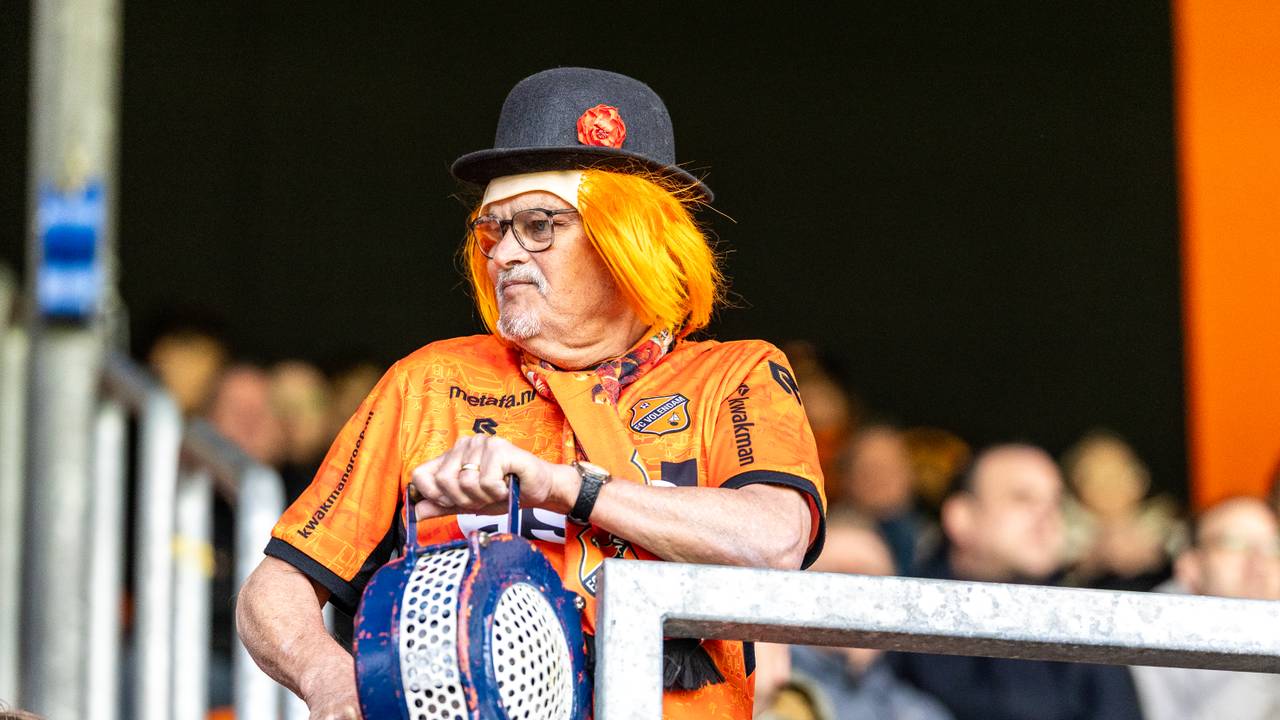 Deze supporter van FC Volendam hoopt op een overwinning tegen Feyenoord (foto: Marcel van Plateringen/Orange Pictures).
