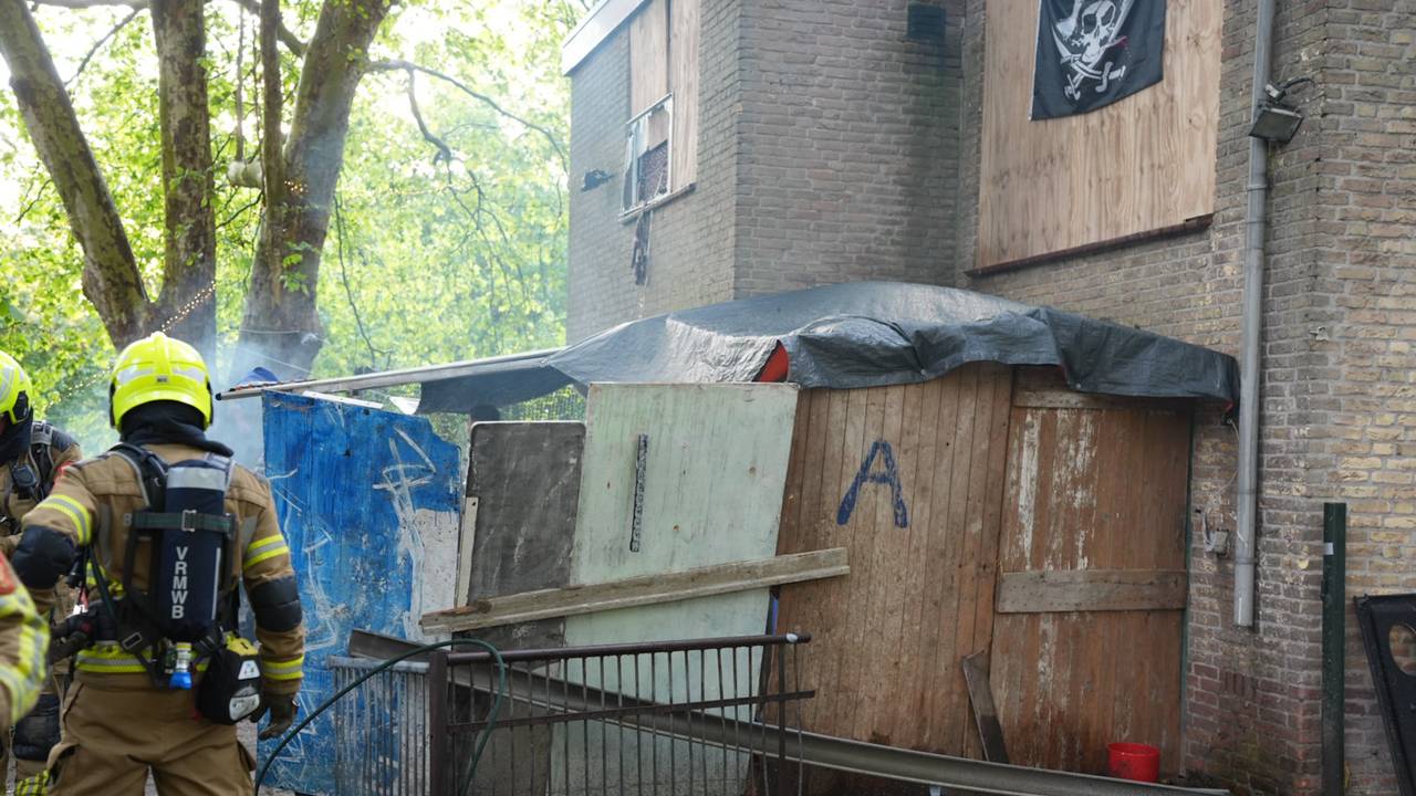 Rook bij het kraakpand (foto: Persbureau Heitink).