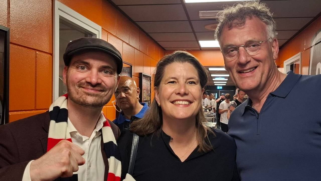 Burgemeester Fleur Gräper en wethouder Maarten van Asten vieren feest