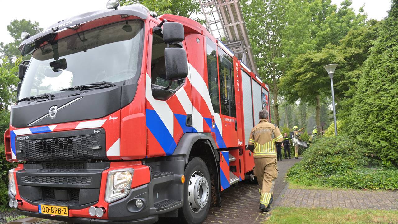 Brandweer rukt uit voor brand uitvaartcentrum Breda, blijkt vals alarm (foto: Perry Roovers/Persbureau Heitink).