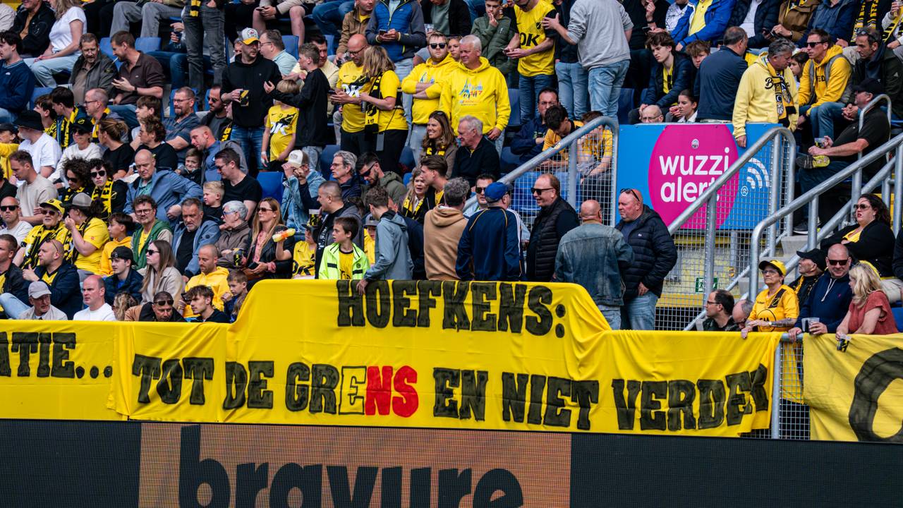 Supporters in het Rat Verlegh Stadion (foto: Gabriel Calvino Alonso/Orange Pictures).