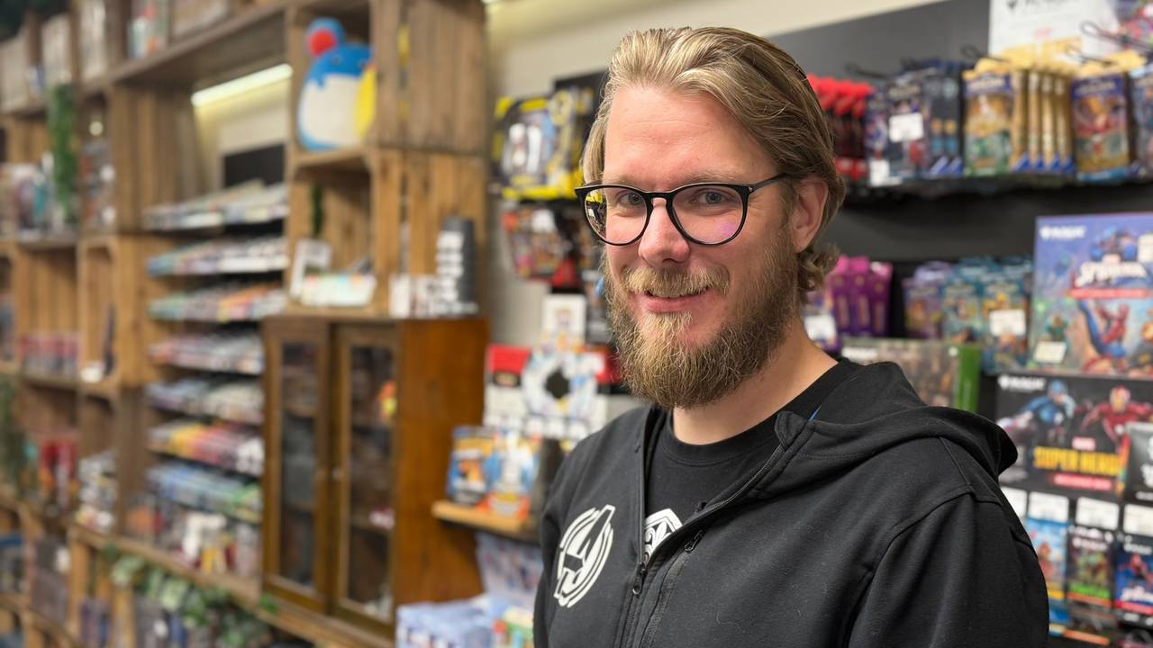 Harm Groeneveld in zijn winkel in Veghel (foto: Omroep Brabant).