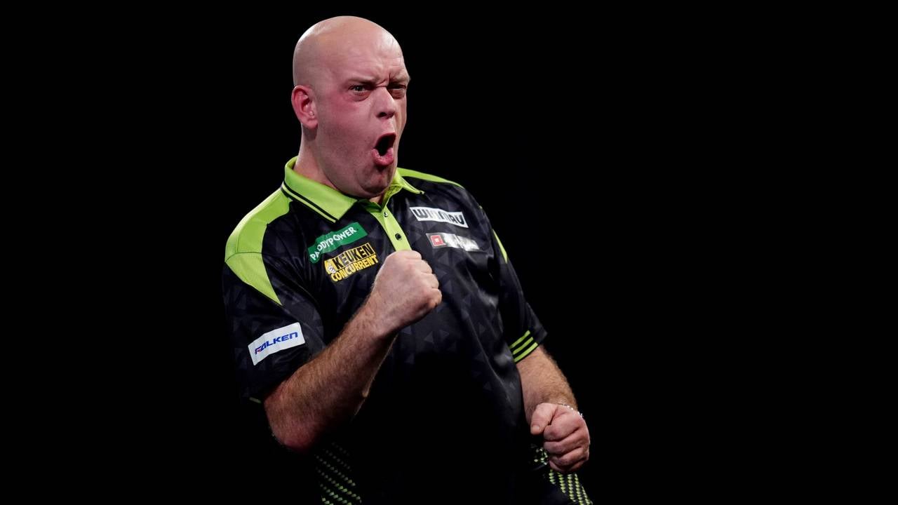 Michael van Gerwen is blij met zijn 3-1 overwinning op het WK Darts (Foto: ANP)