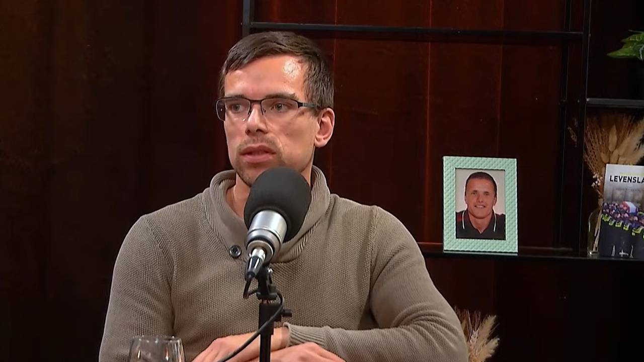 Martijn praat in de podcast 'Ode Aan Mijn Broer' over overleden agent Jeroen Leuwerink (foto: Iris Schut). 
