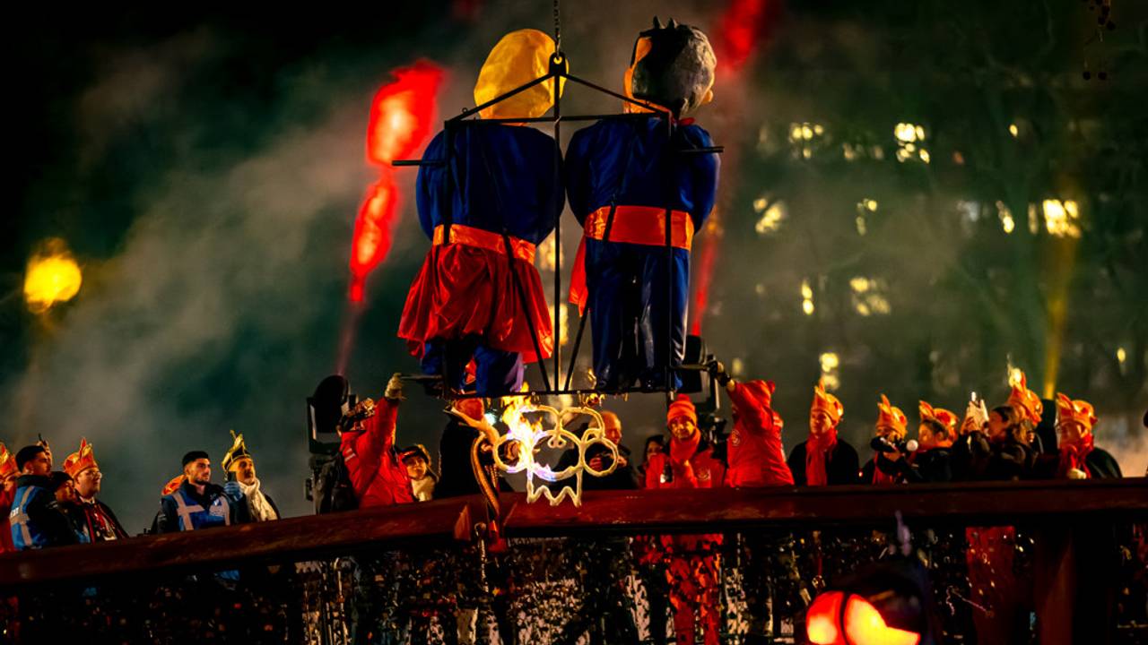 De verbranding van Kiske en Mieske in 't Kielegat (foto: Jack Brekelmans/Eye4images).