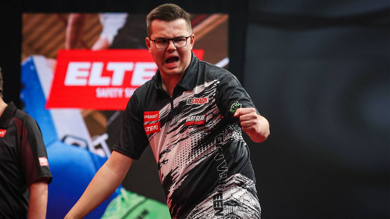 Gian van Veen begon nog goed aan de finale van het dartstoernooi in Krakau (foto: PDC Europe).