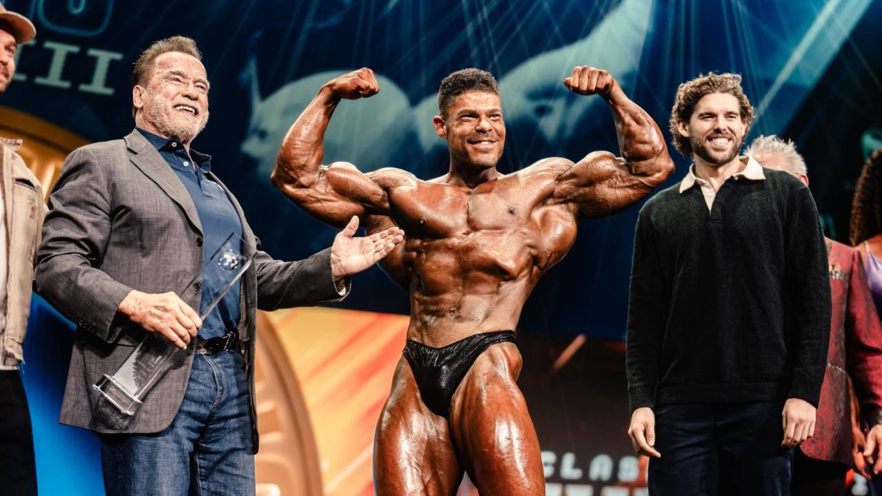 Wesley met zijn idool Arnold Schwarzenegger (foto: Gilco Productions).