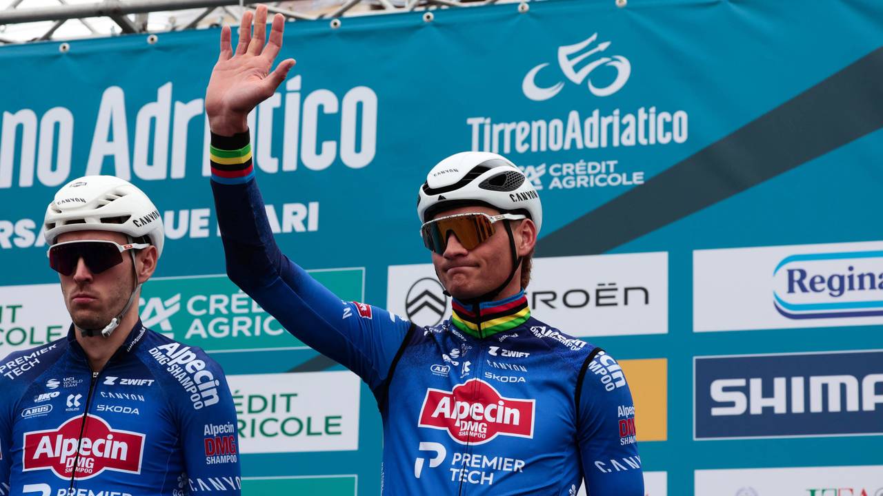 Mathieu van der Poel won dinsdag de tweede etappe van de Tirreno Adriatico (foto: EPA).