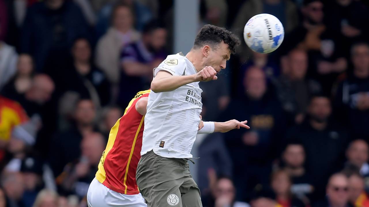 Ivan Perisic tijdens wedstrijd tegen Go Ahead Eagles (foto: Dennis Bresser/Orange Pictures).  