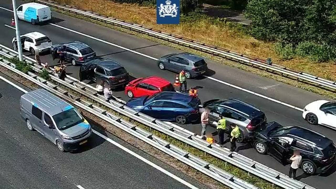 Zeven auto's waren betrokken bij het ongeluk (foto: Rijkswaterstaat).