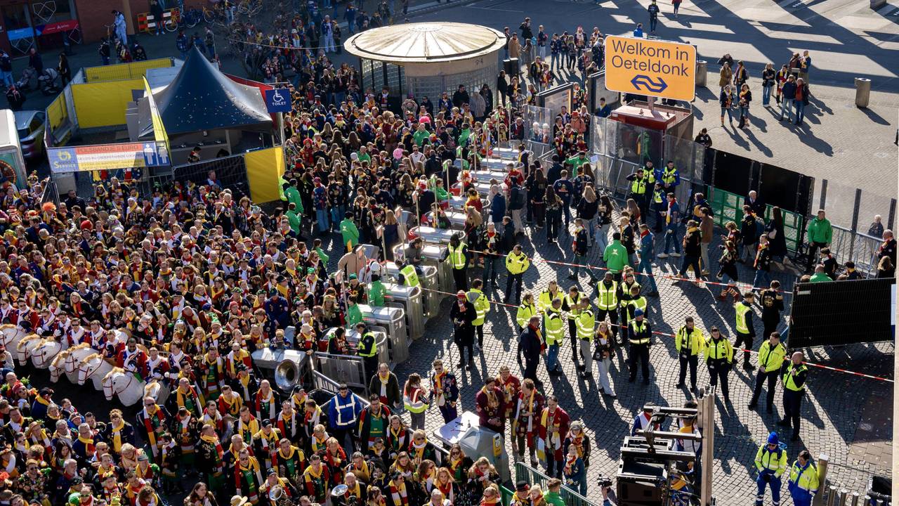 Veiligheidsmaatregelen carnaval Den Bosch (foto: NS / Arno Leblanc)