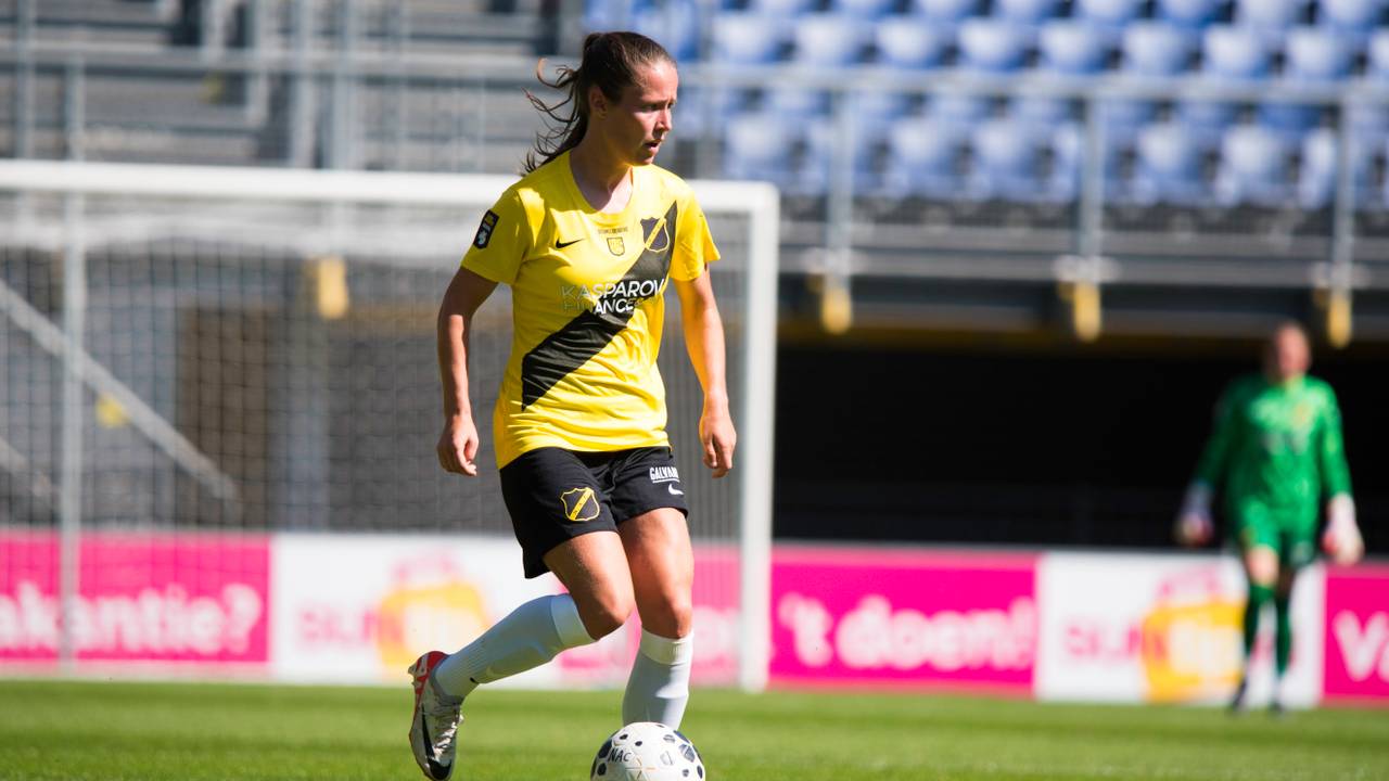 July Schneijderberg, aanvalsters van NAC (foto: Danny Ploegaert / Orange Pictures).