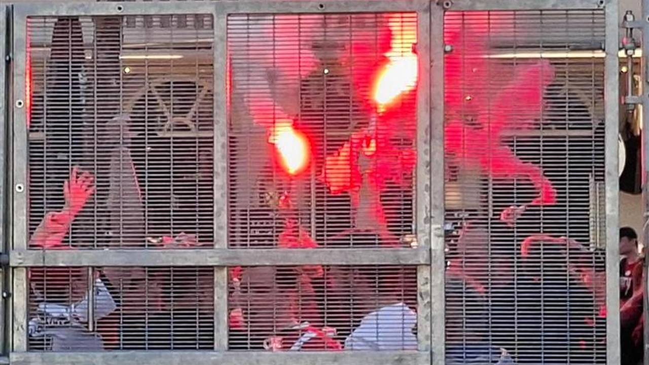 Sommige fans zijn nu al in vuur en vlam (foto: Leon Voskamp).