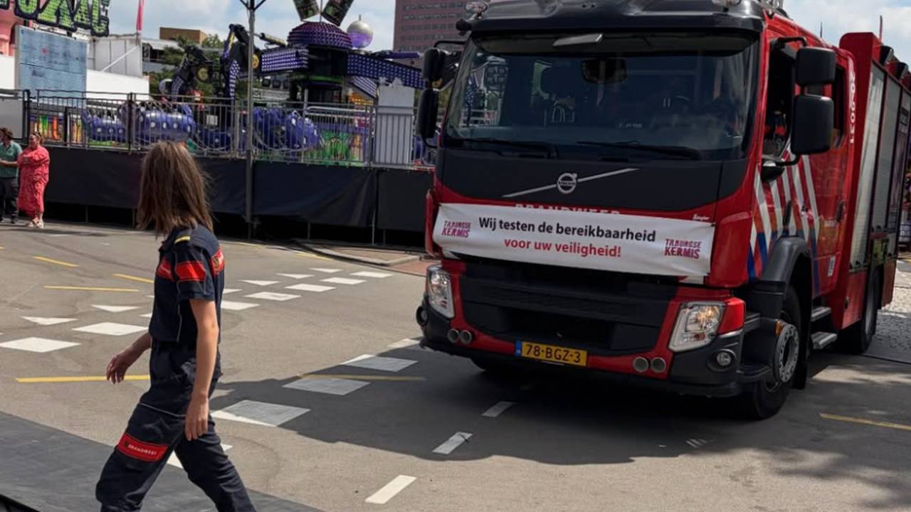 De brandweer test de bereikbaarheid van de Tilburgse Kermis (foto: @cold.blooded.crew/Instagram).