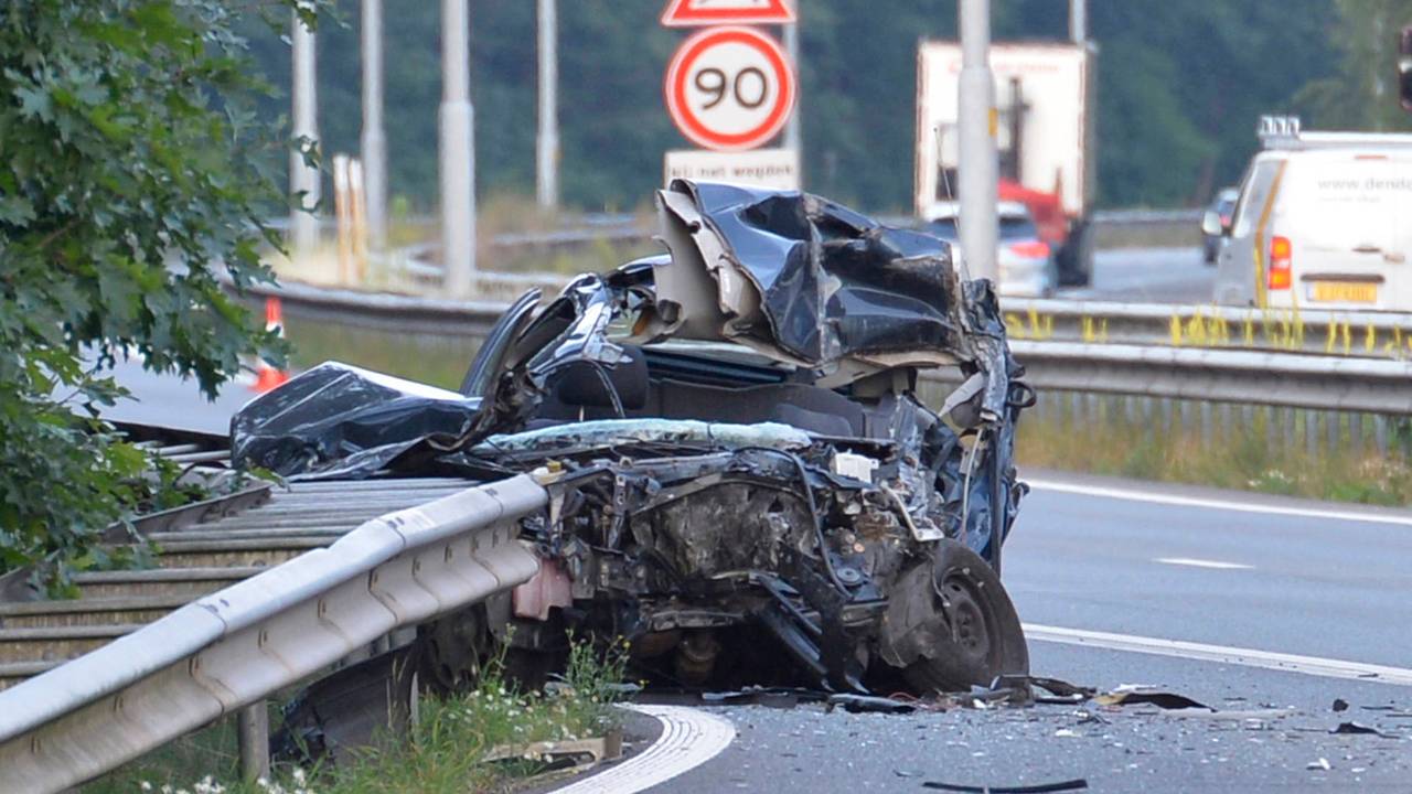 Dodelijk ongeval op A27, weg is dicht (foto: Perry Roovers / Persbureau Heitink). 