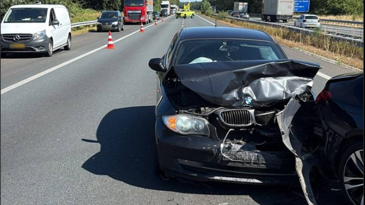 Ongeluk op de A4 bij Bergen op Zoom (foto: Rijkswaterstaat).