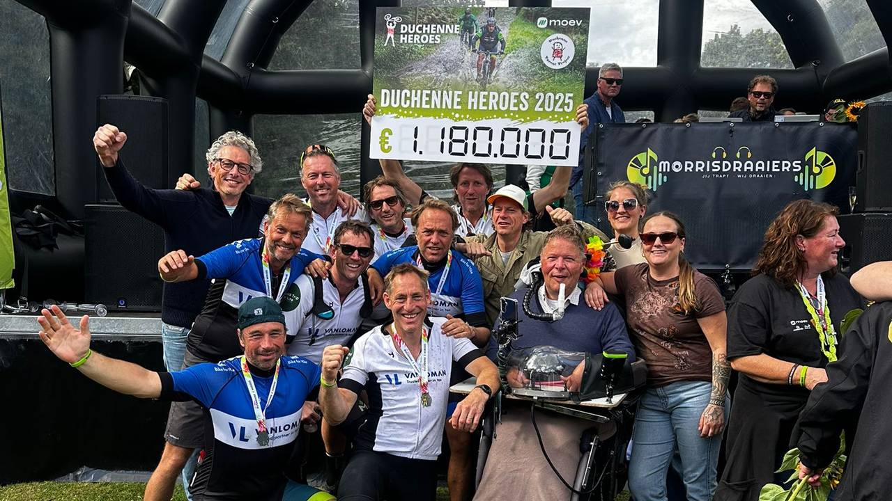 De vriendengroep haalt iedere twee jaar geld op met een fietsroute (foto: privéarchief Michiel).