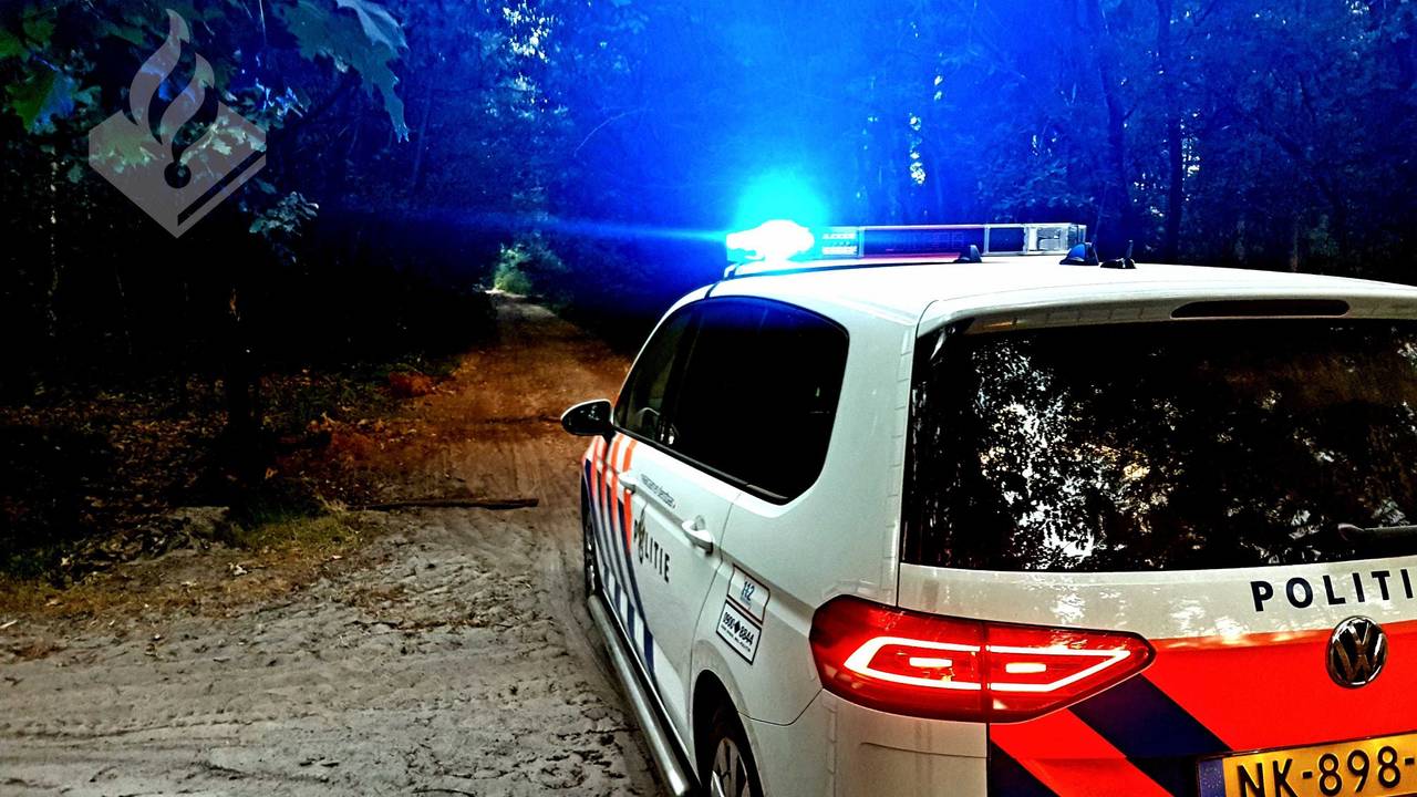 Agenten gingen naar Reusel na een melding van een vuurwapen (foto: Politie Eenheid Oost-Brabant).