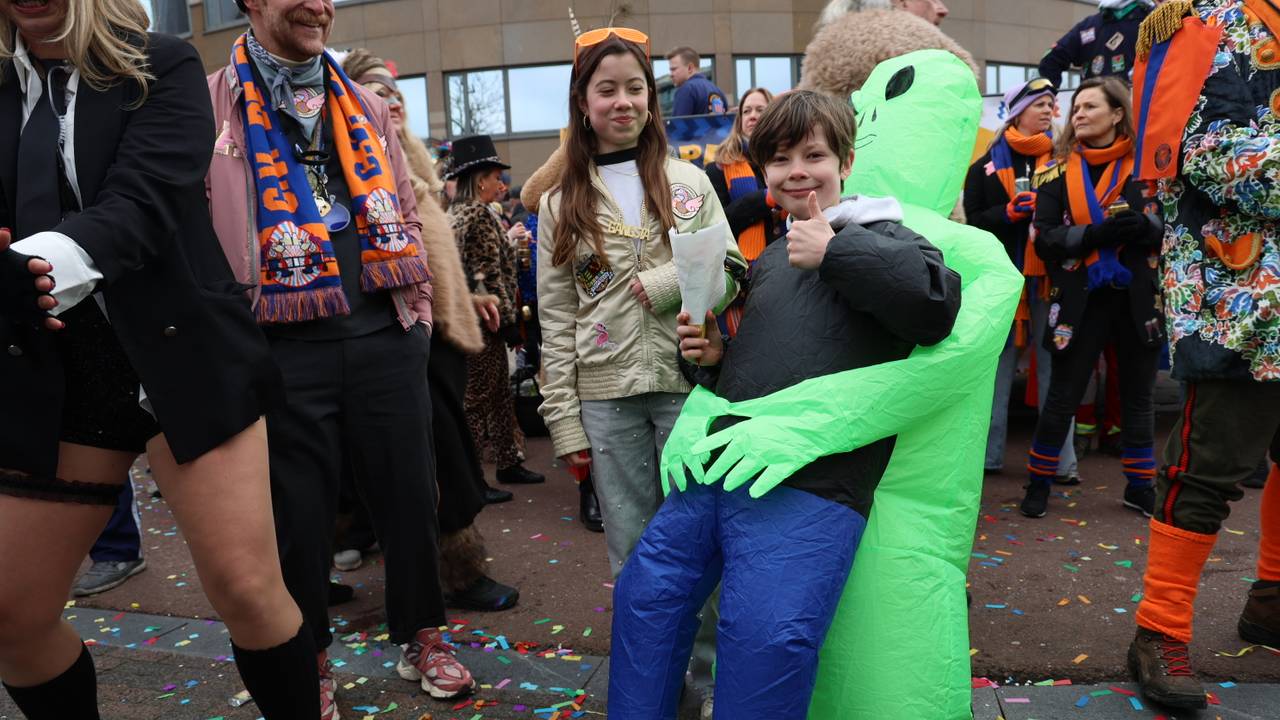 Optocht in Lampegat (Lobke Kapteijns). 