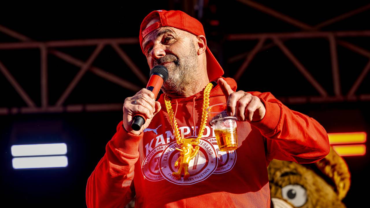 Bosz had het zwaar na de huldiging (foto: ANP)