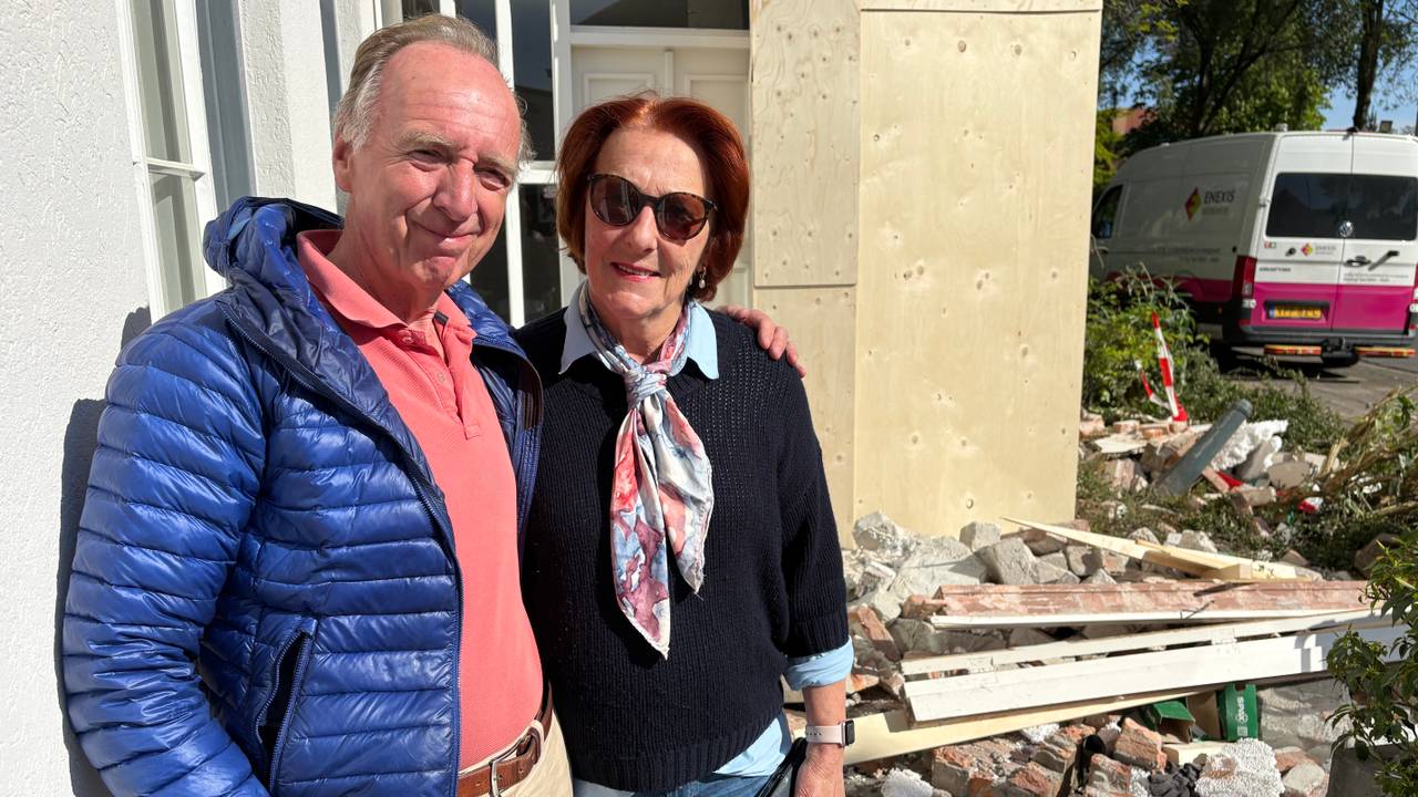 Auto rijdt huis binnen