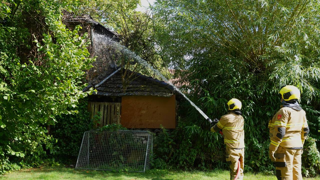 Schuurbrand zorgt voor flinke rookwolken