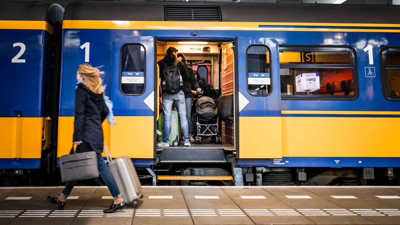 Minder treinen rond Breda door kapotte bovenleiding