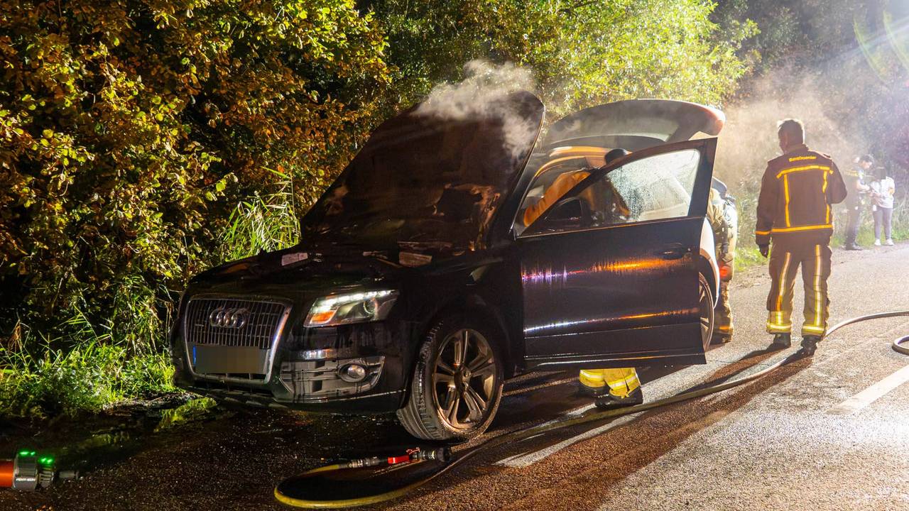 Autobrand in Helmond (foto: Harrie Grijseels/Persbureau Heitink). 