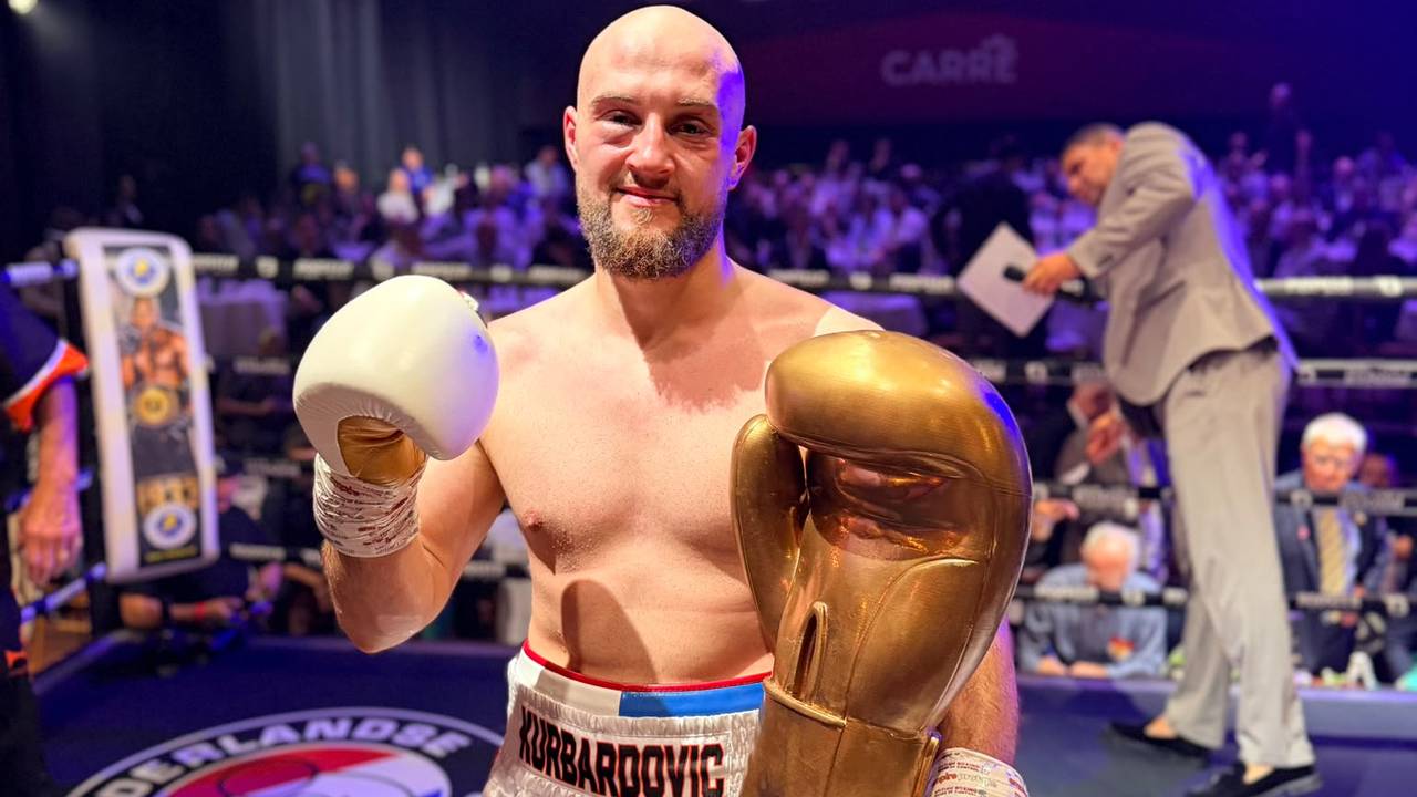 Bokser Anes Kurbardovic won zijn profdebuut in Amsterdam.