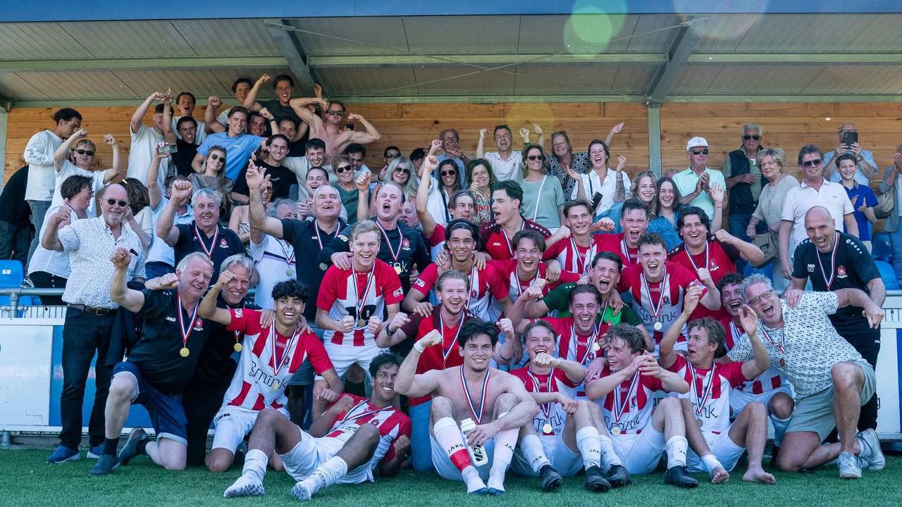 Het eerste van SV Top werd in 2025 nog kampioen. Nu valt er wat minder te vieren (FotoL Martijn Storms).