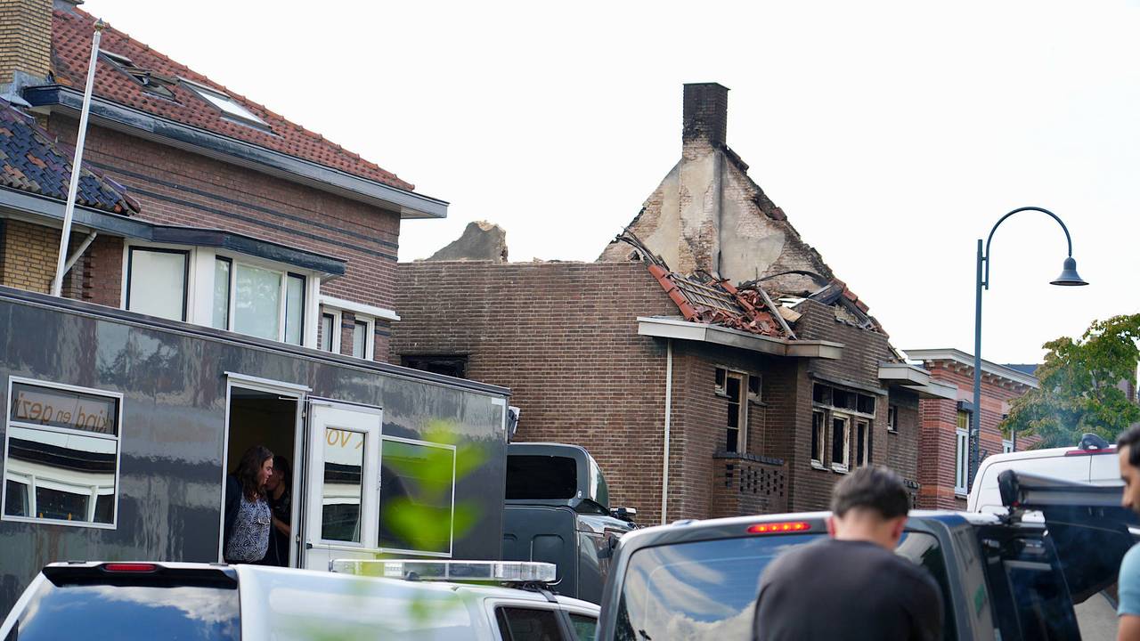 Dode aangetroffen in uitgebrande woning Rijen (foto: Jeroen Stuve / Persbureau Heitink).