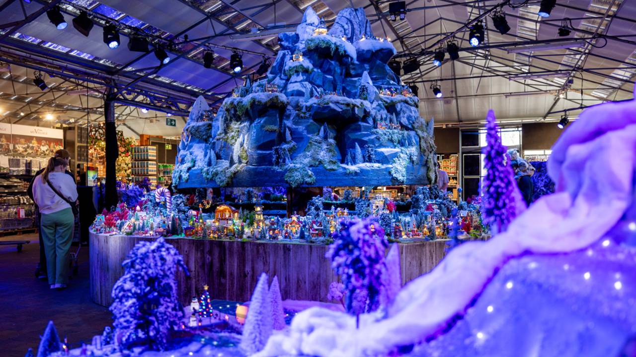 Een eerder gebouwd kerstdorp in de Intratuin in Halsteren (foto: Intratuin Halsteren).