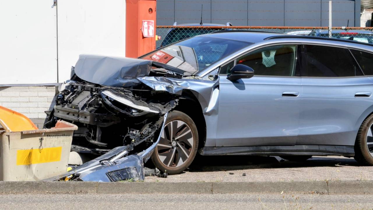 Man uit Cuijk gewond geraakt na aanrijding (foto: Persbureau Heitink).
