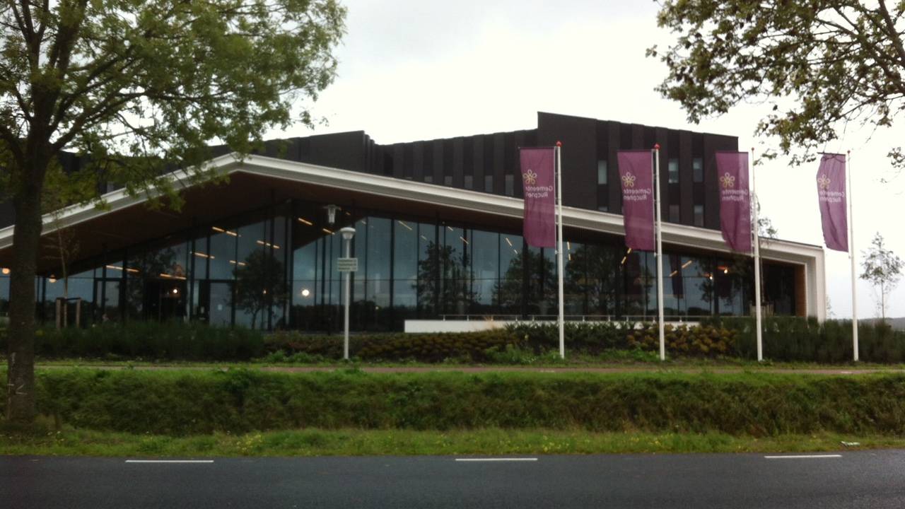 Het gemeentehuis in Rucphen. (Archieffoto)