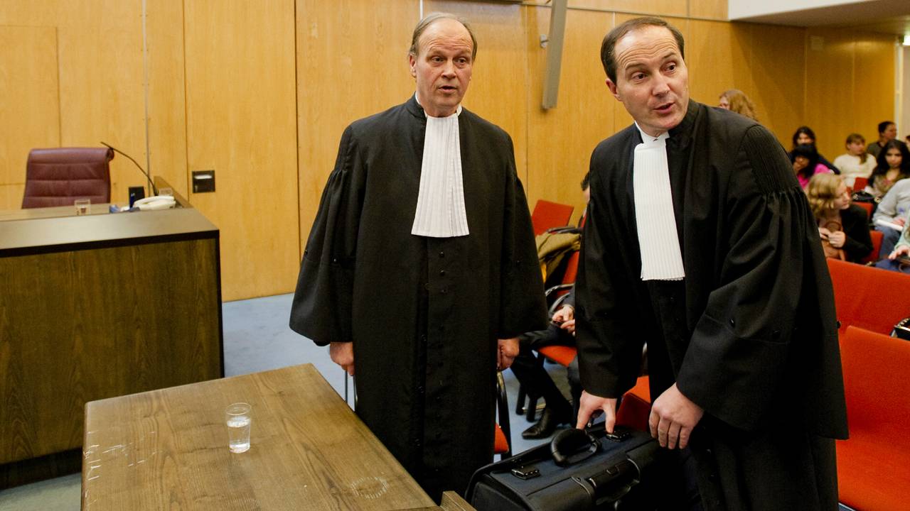 De advocaten van 'De Zes van Breda', met rechts Geert-Jan Knoops (foto: ANP).