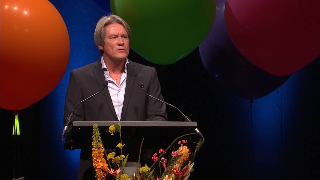 Peter Janssen, directeur van De Korenaer spreek in De Lievenshove. 