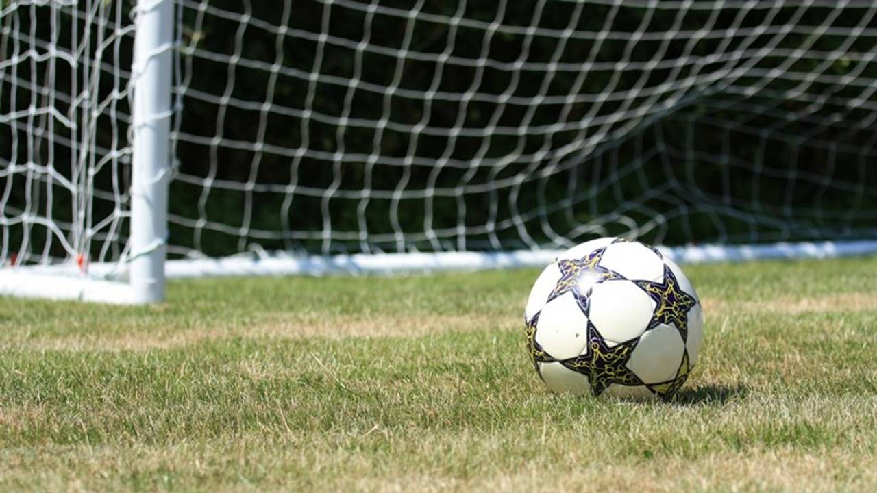Wedstrijd tussen amateurclubs loopt uit de hand: 'Gescholden en geslagen'