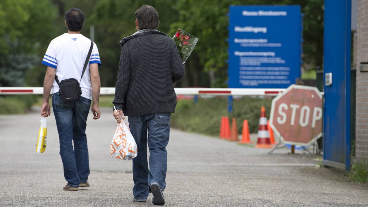 Asielzoekers in het AZC in Budel (foto: ANP).