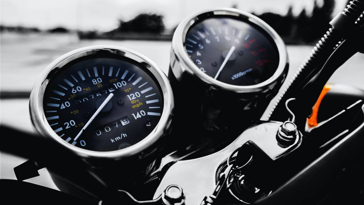 De motorrijder reed 60 kilometer per uur te hard (archieffoto: Pexels).