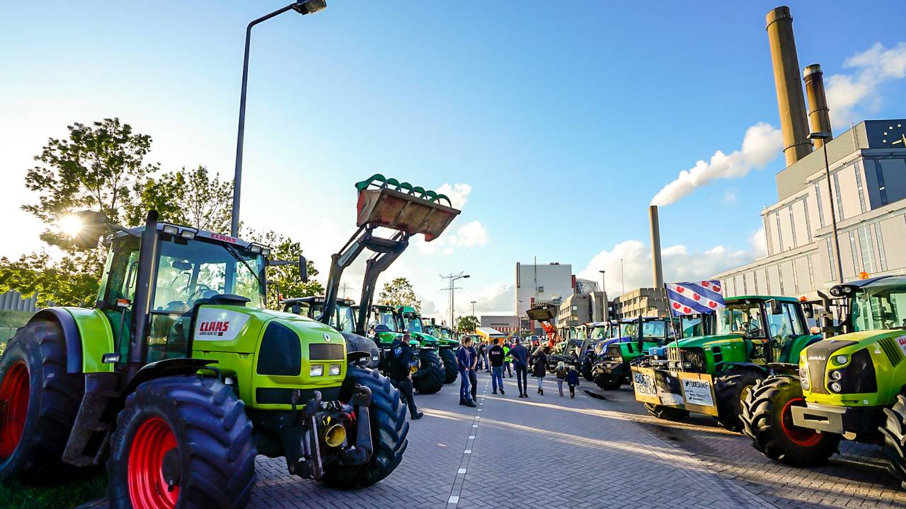 De trekkers bij de Amercentrale (Marcel van Dorst/SQ Vision Mediaprodukties).