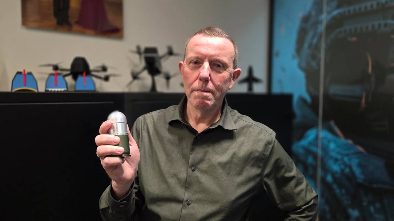 Gerard Zondervan maakt speciale granaten in Tilburg (foto: Noël van Hooft).