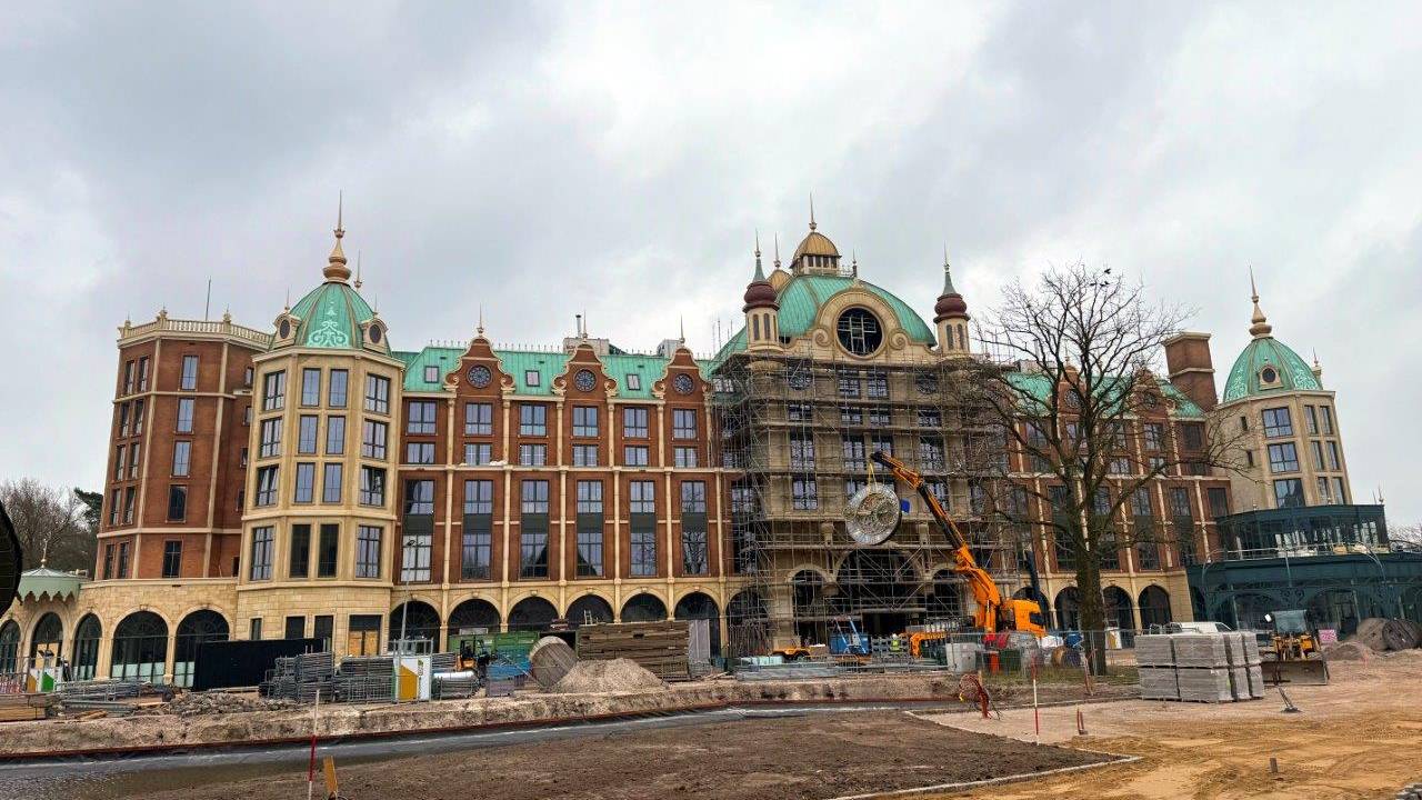 Het hotel dat bijna klaar is (Foto: Omroep Brabant).
